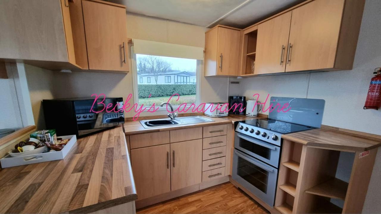 Becky'S Caravan At Marton Mere Blackpool Eksteriør billede